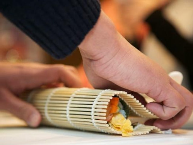 【ON-LINE】Rolled Sushi cooking class  (90 min)