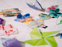 Load image into Gallery viewer, 【ON-LINE】Japanese Origami Workshop with a Local Instructor (60 min)
